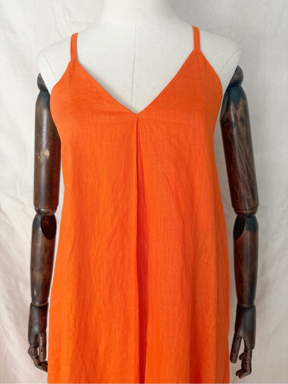 COS orange linen pleated V-neck midi dress - Picture 12 of 16